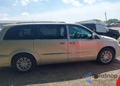 2014 Chrysler Town & Country Touring-L z USA, uszkodzony, nr VIN 2C4RC1CG1ER107844